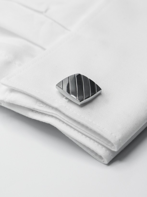 Metallic cufflinks