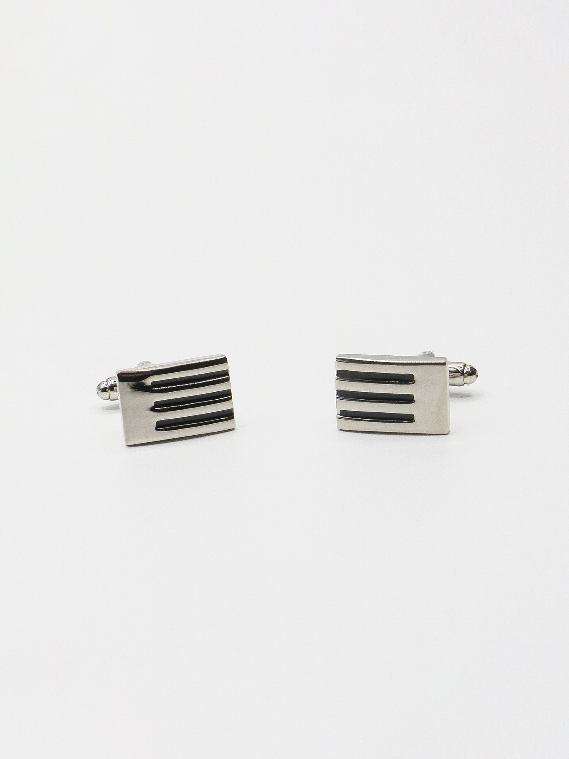 Metallic cufflinks