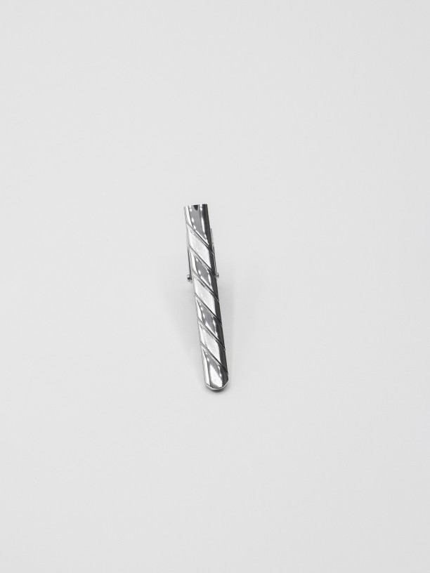 Patterned tie pin