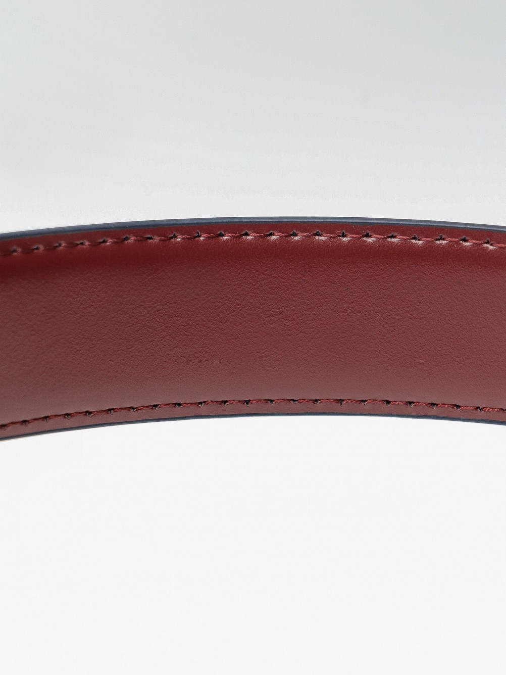 Cinto elegante em pele reversível