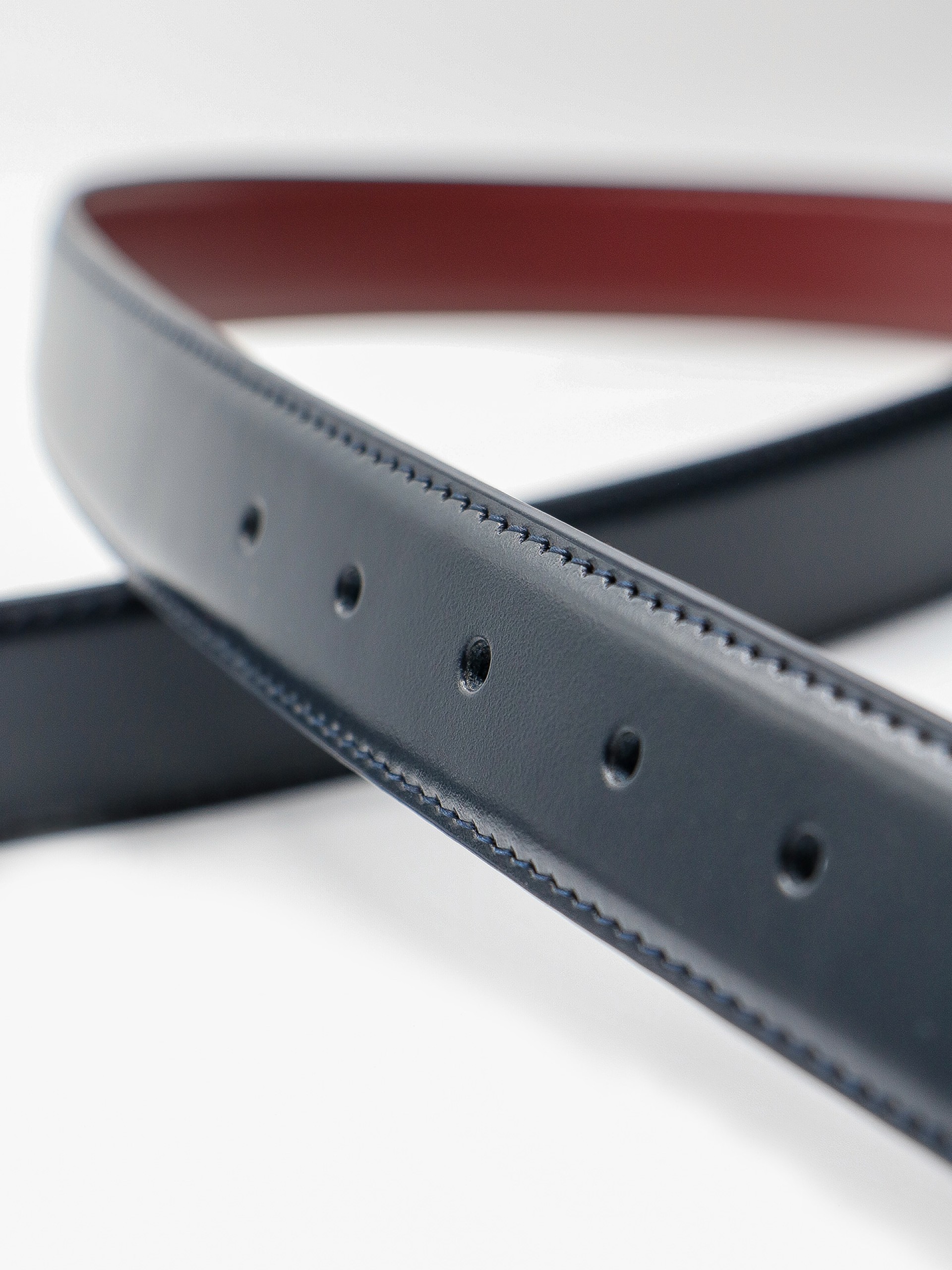 Cinto elegante em pele reversível