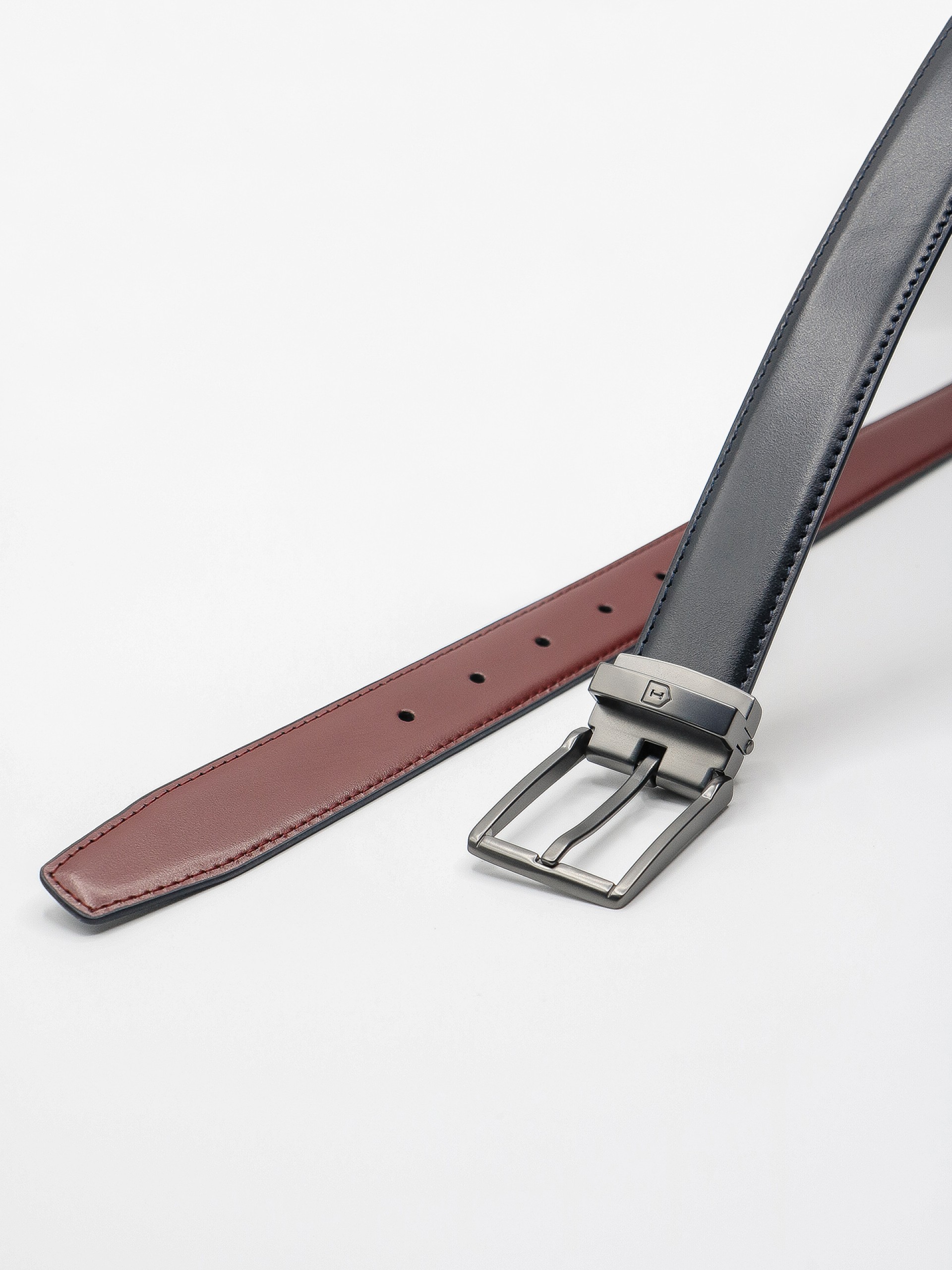 Cinto elegante em pele reversível