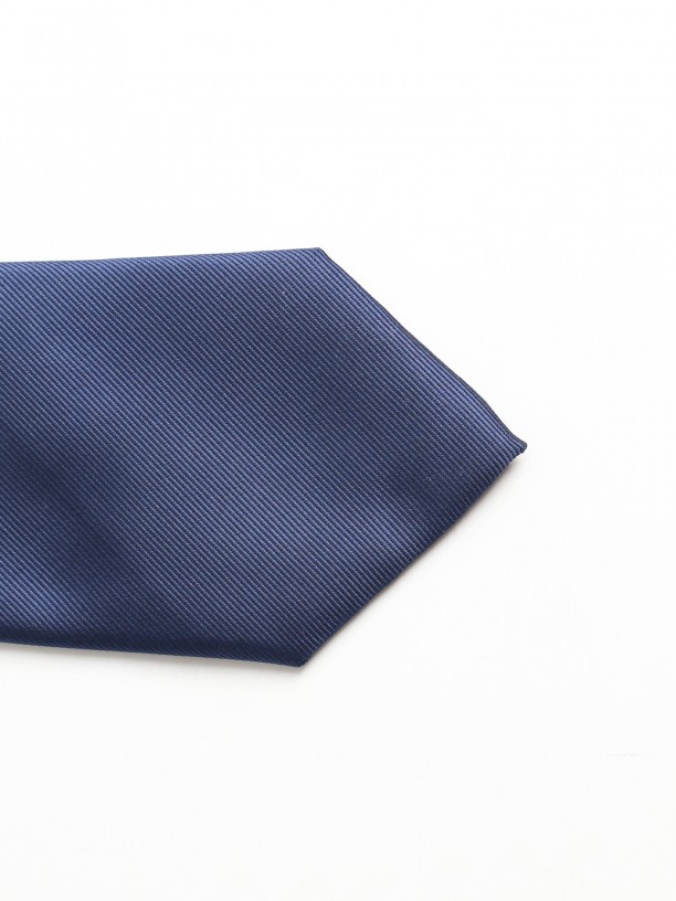 Elegant regular fit tie