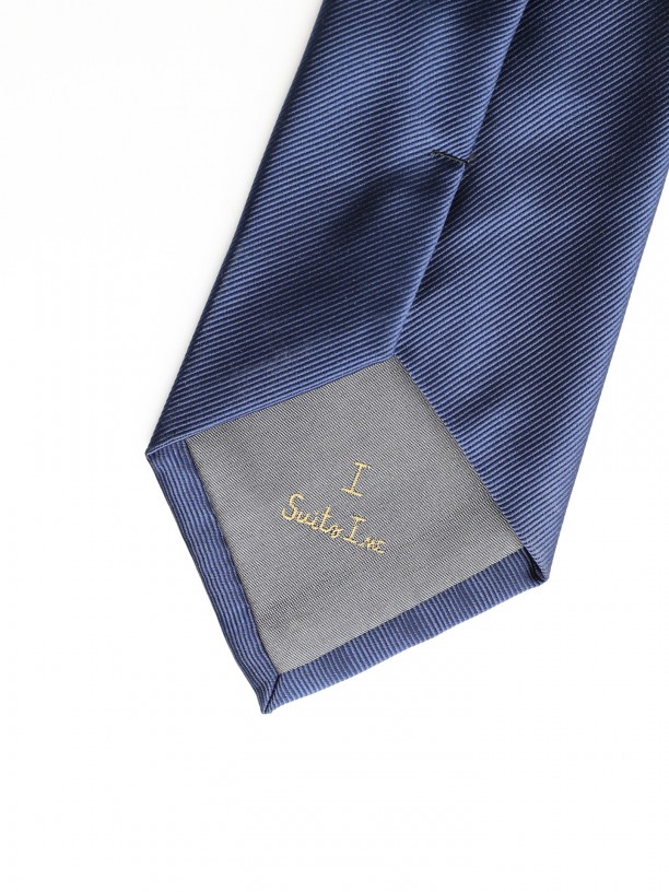 Elegant regular fit tie