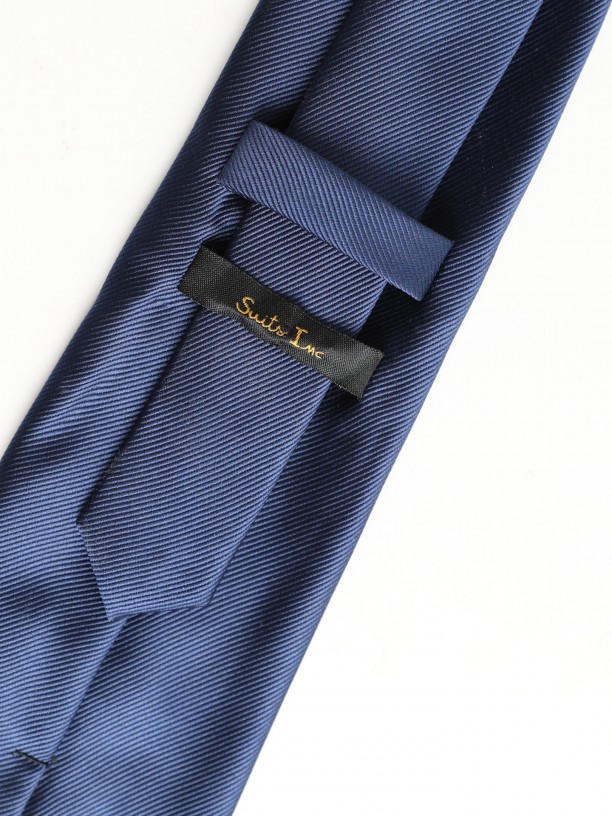 Elegant regular fit tie