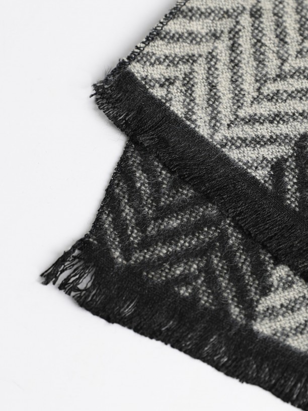 Scarf with pattern