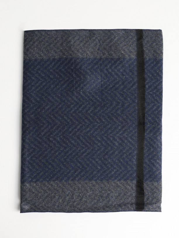 Scarf with pattern