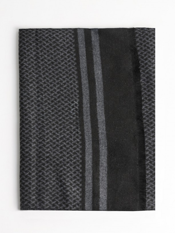 Scarf with pattern