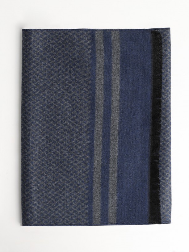 Scarf with pattern