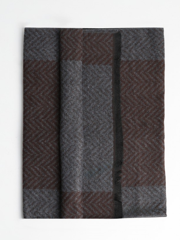 Scarf with pattern