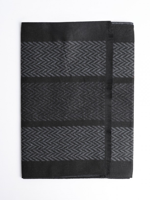 Scarf with pattern