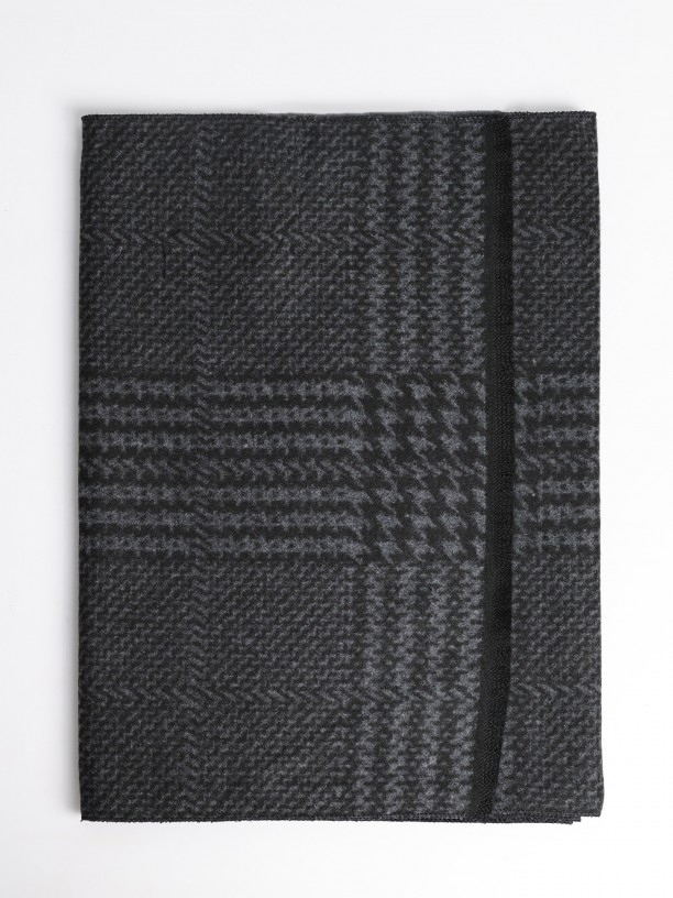 Scarf with pattern