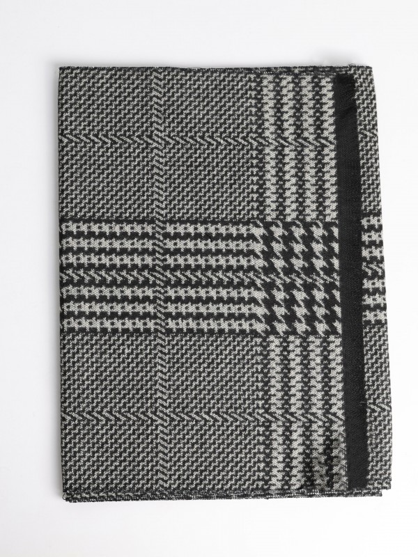 Scarf with pattern