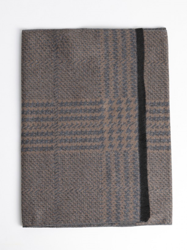 Scarf with pattern