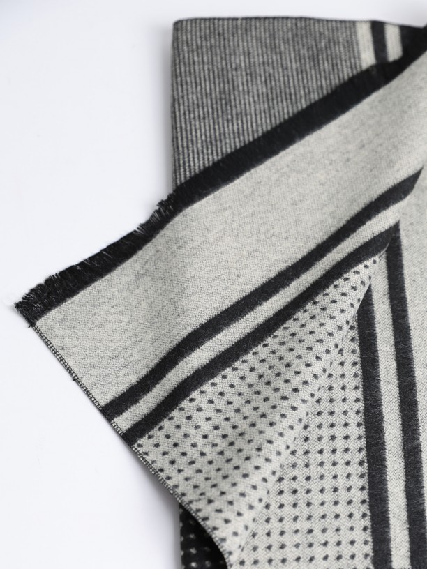 Scarf with pattern