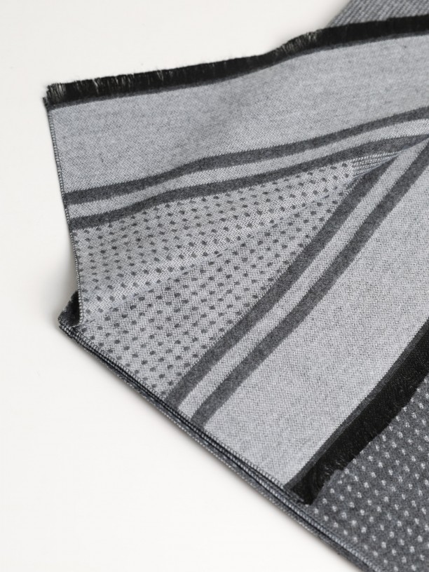 Scarf with pattern