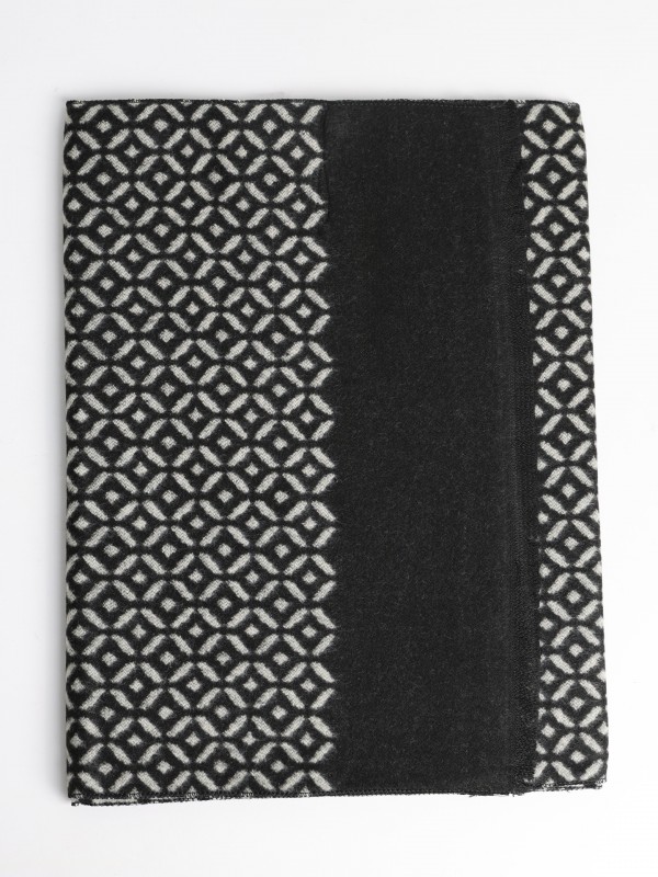 Scarf with pattern