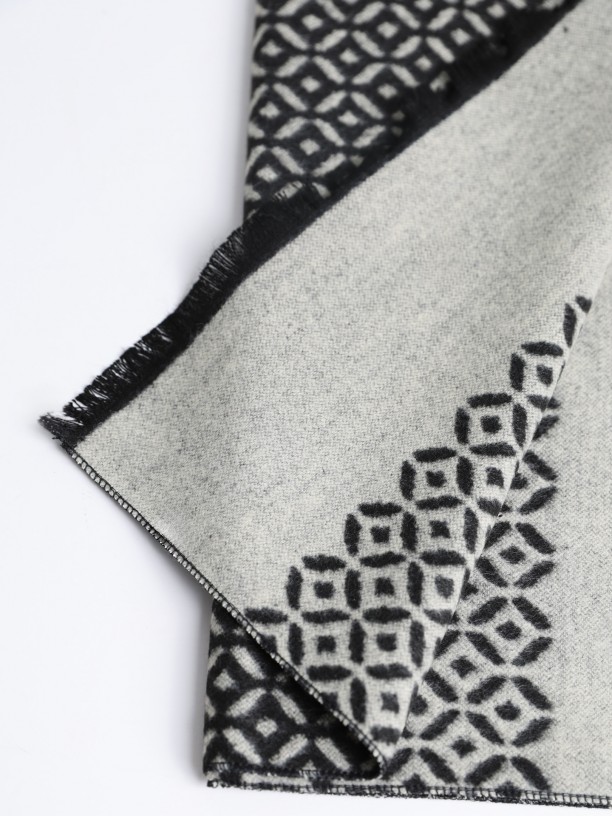 Scarf with pattern