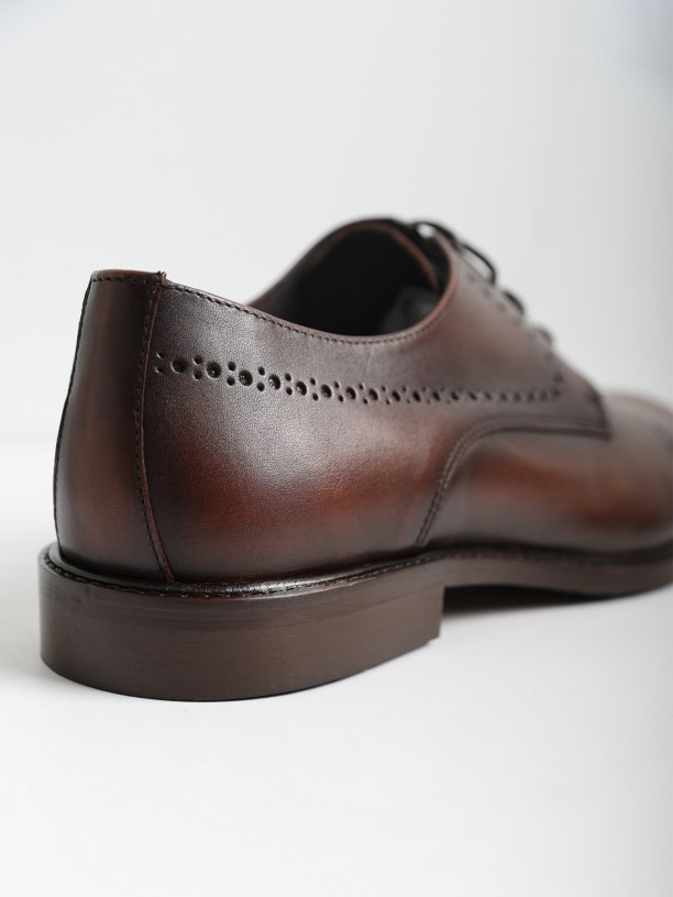 Zapato elegante liso de piel