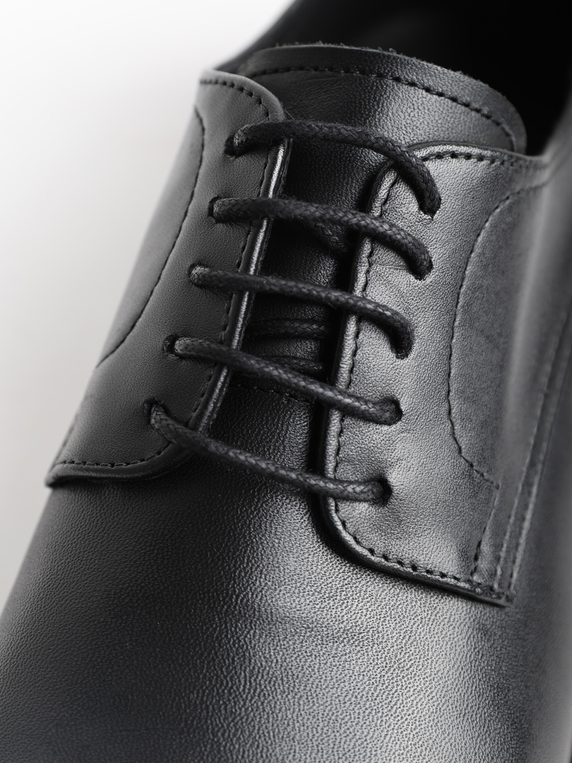 Sapato clássico liso de pele