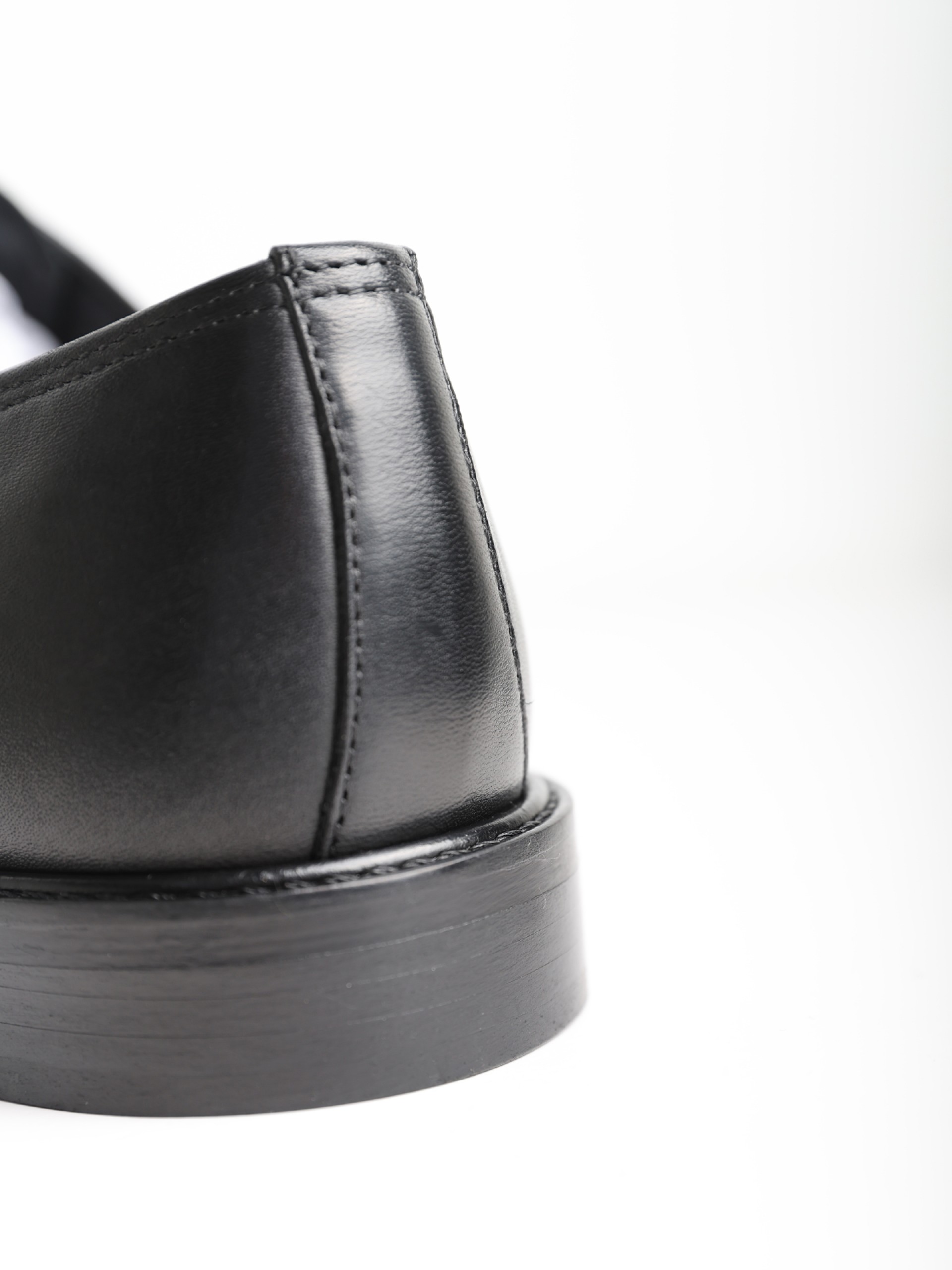 Sapato clássico liso de pele