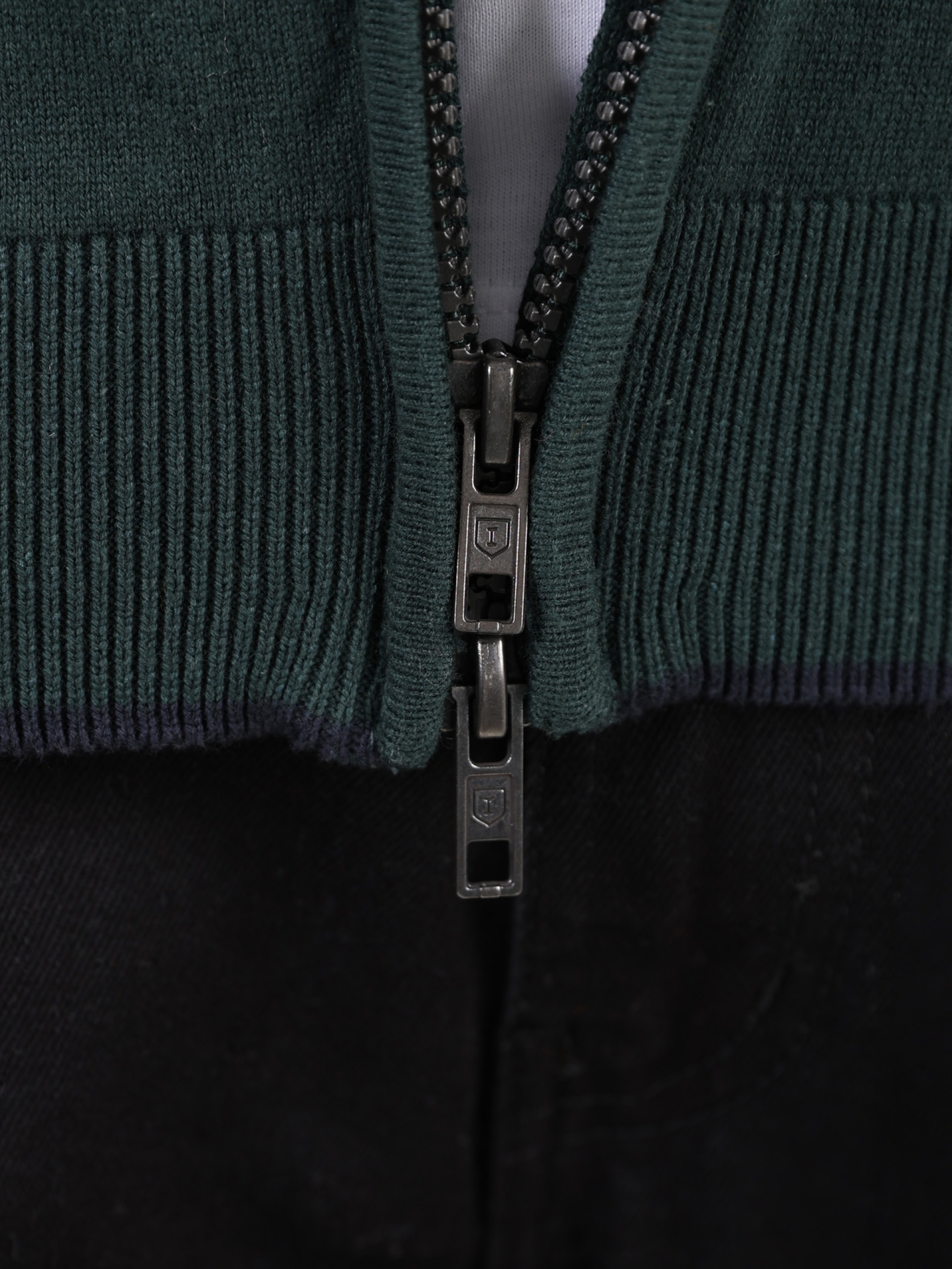 Cárdigan de punto liso con cremallera