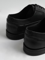 Zapato clásico liso de piel Zapato clásico liso de piel
