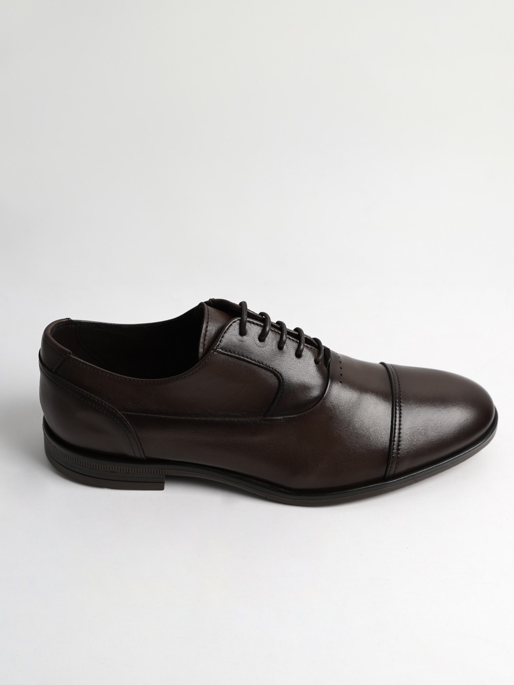 Zapato clásico liso de piel