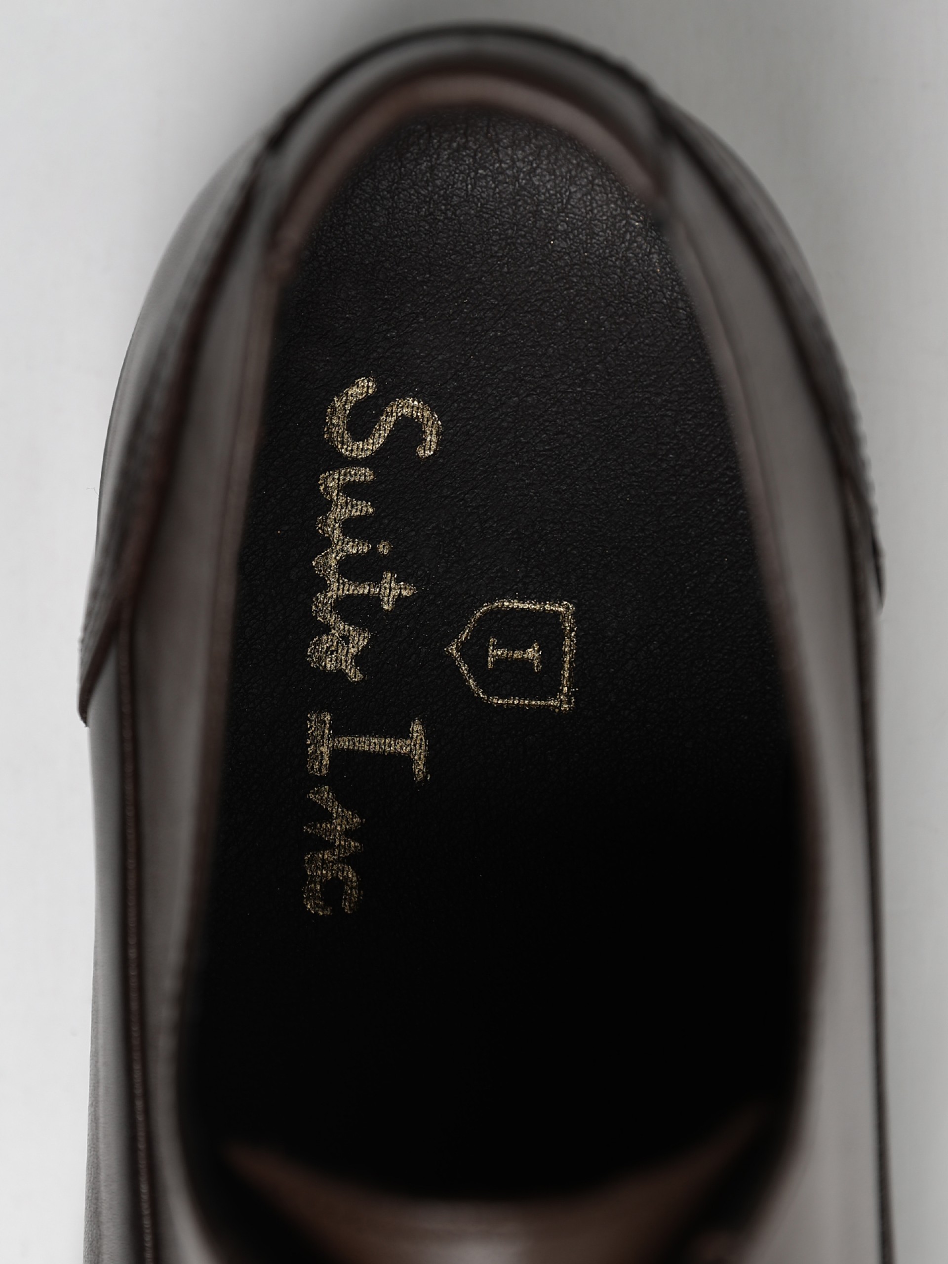 Sapato clássico liso de pele