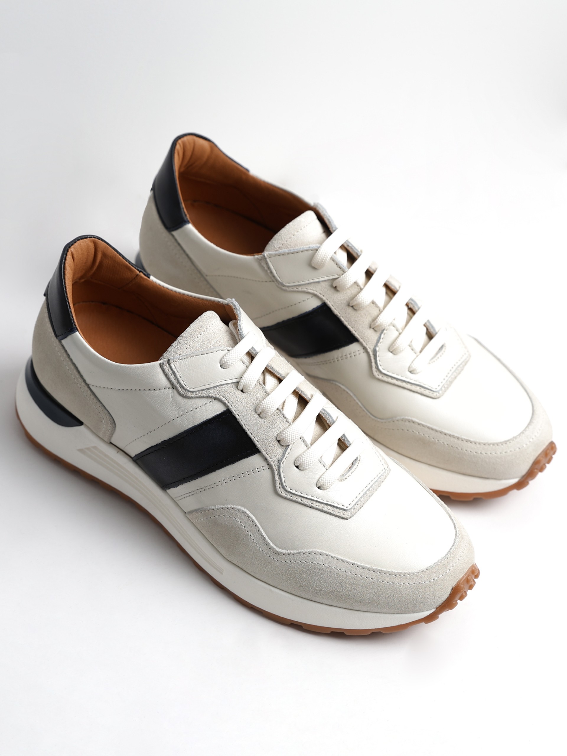 Sapatilha com pormenor lateral