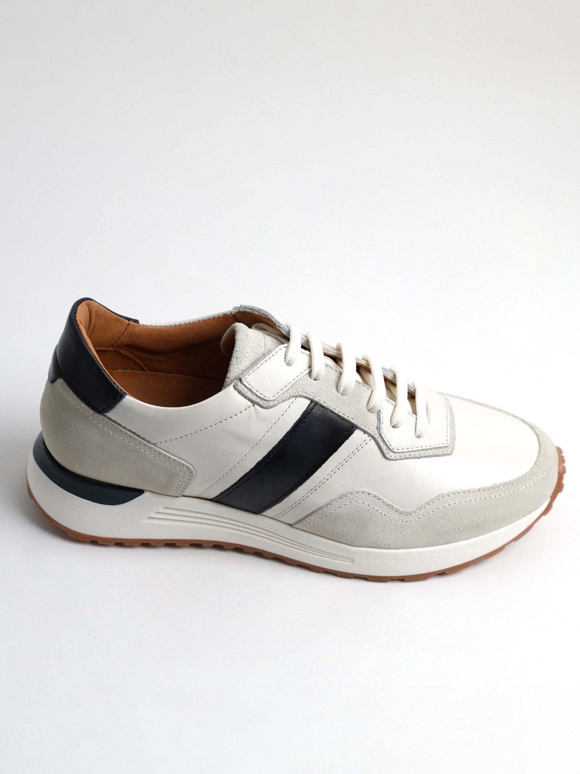 Sapatilha com pormenor lateral