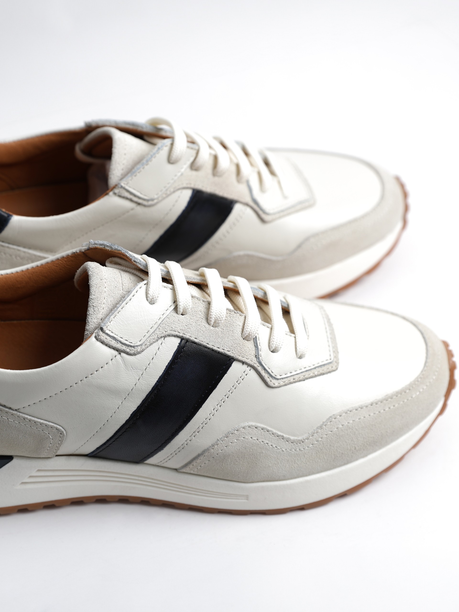 Sapatilha com pormenor lateral