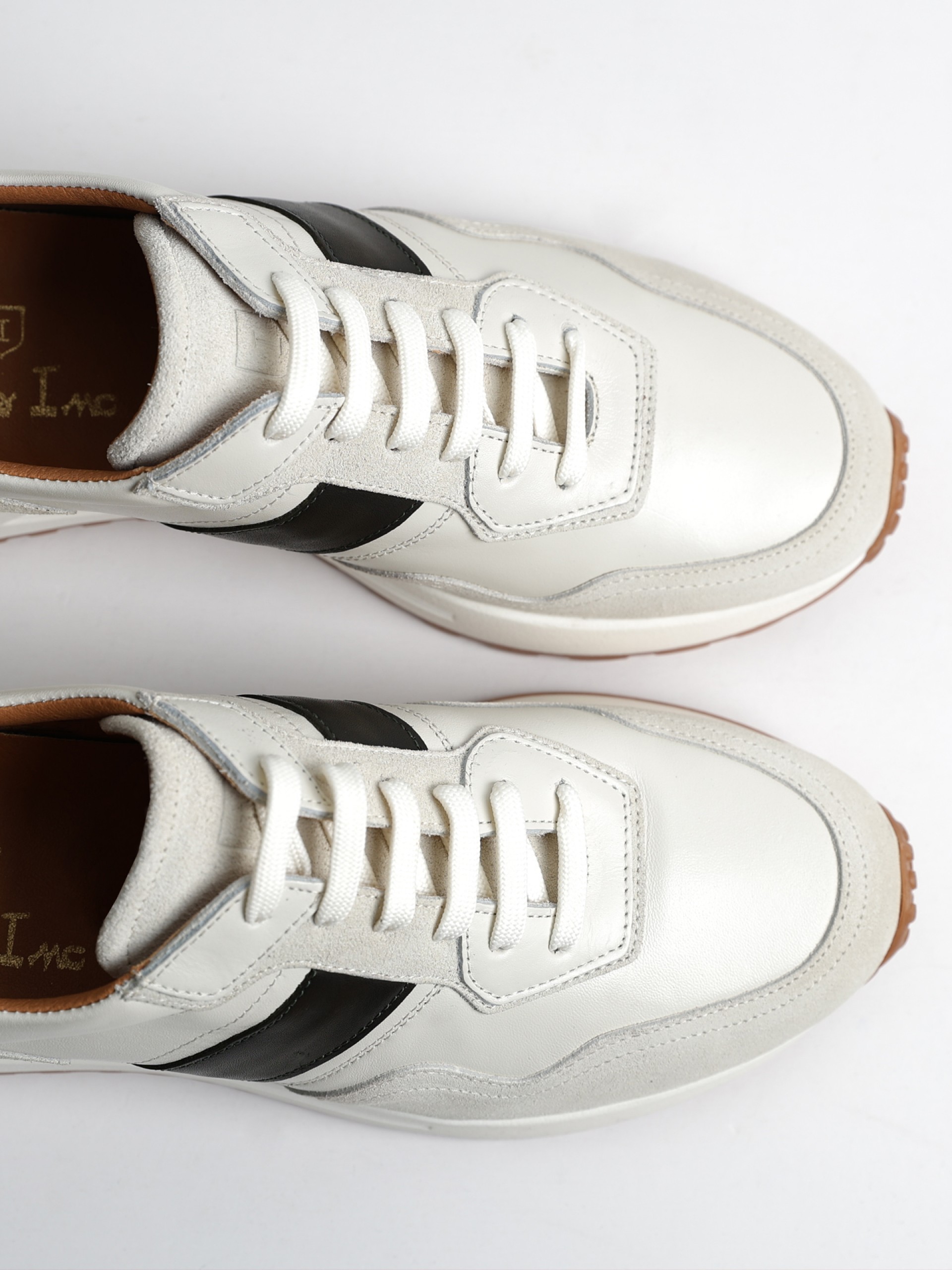 Zapatillas con detalle lateral