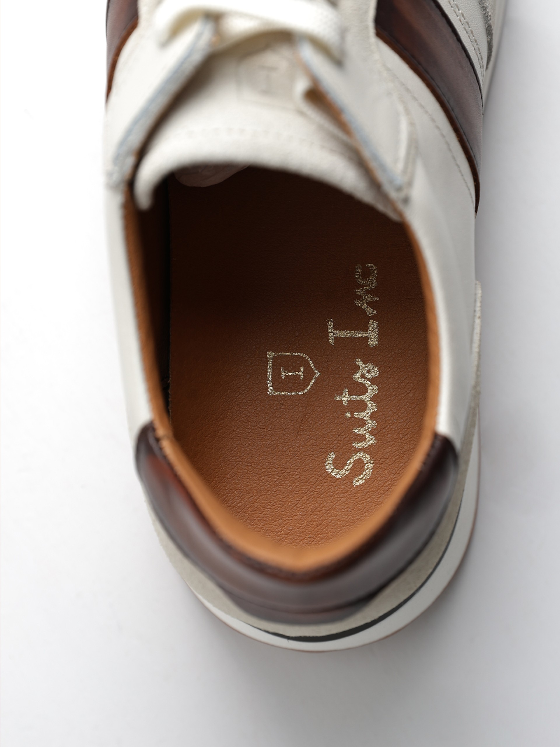 Zapatillas con detalle lateral