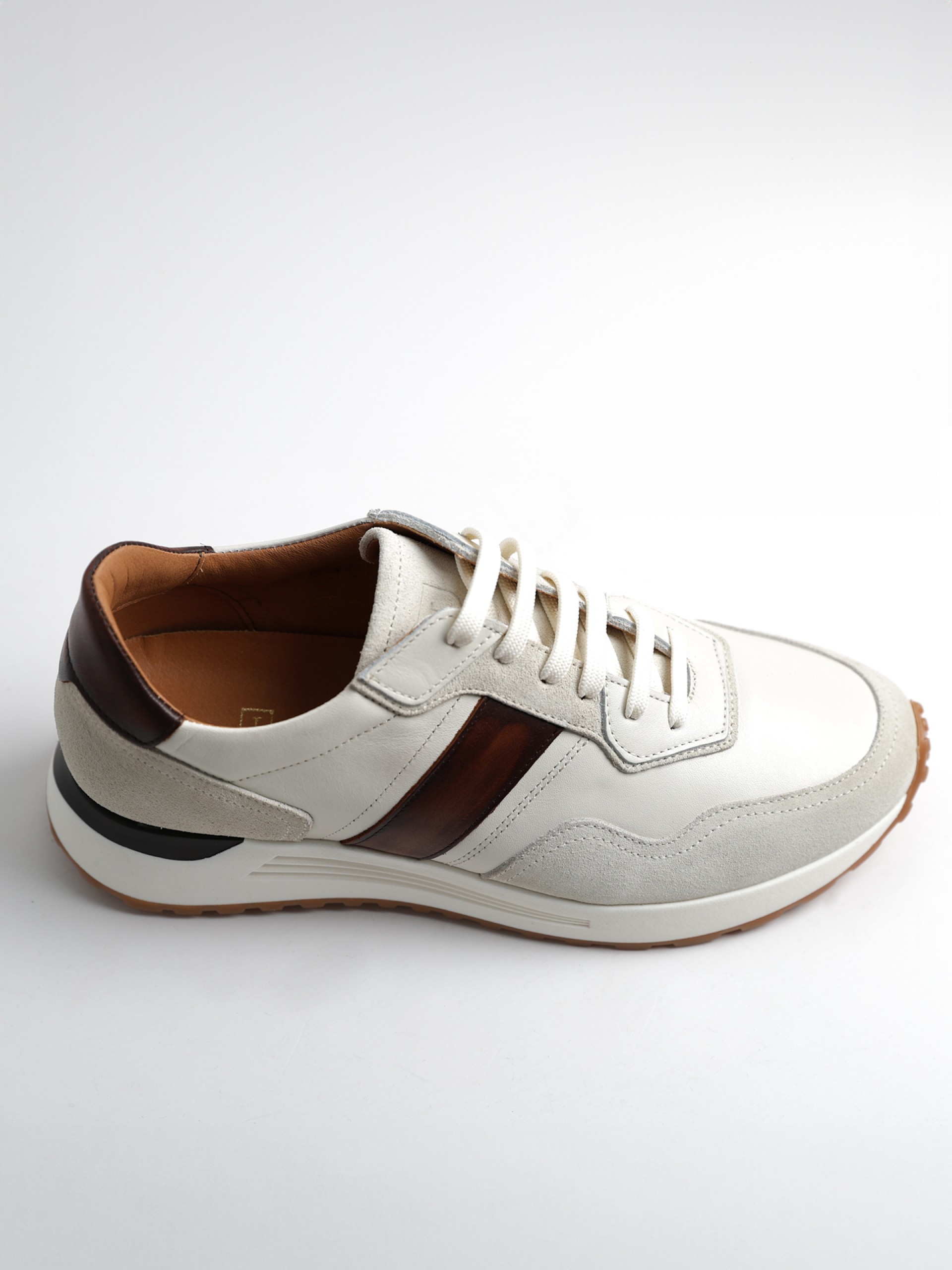 Zapatillas con detalle lateral