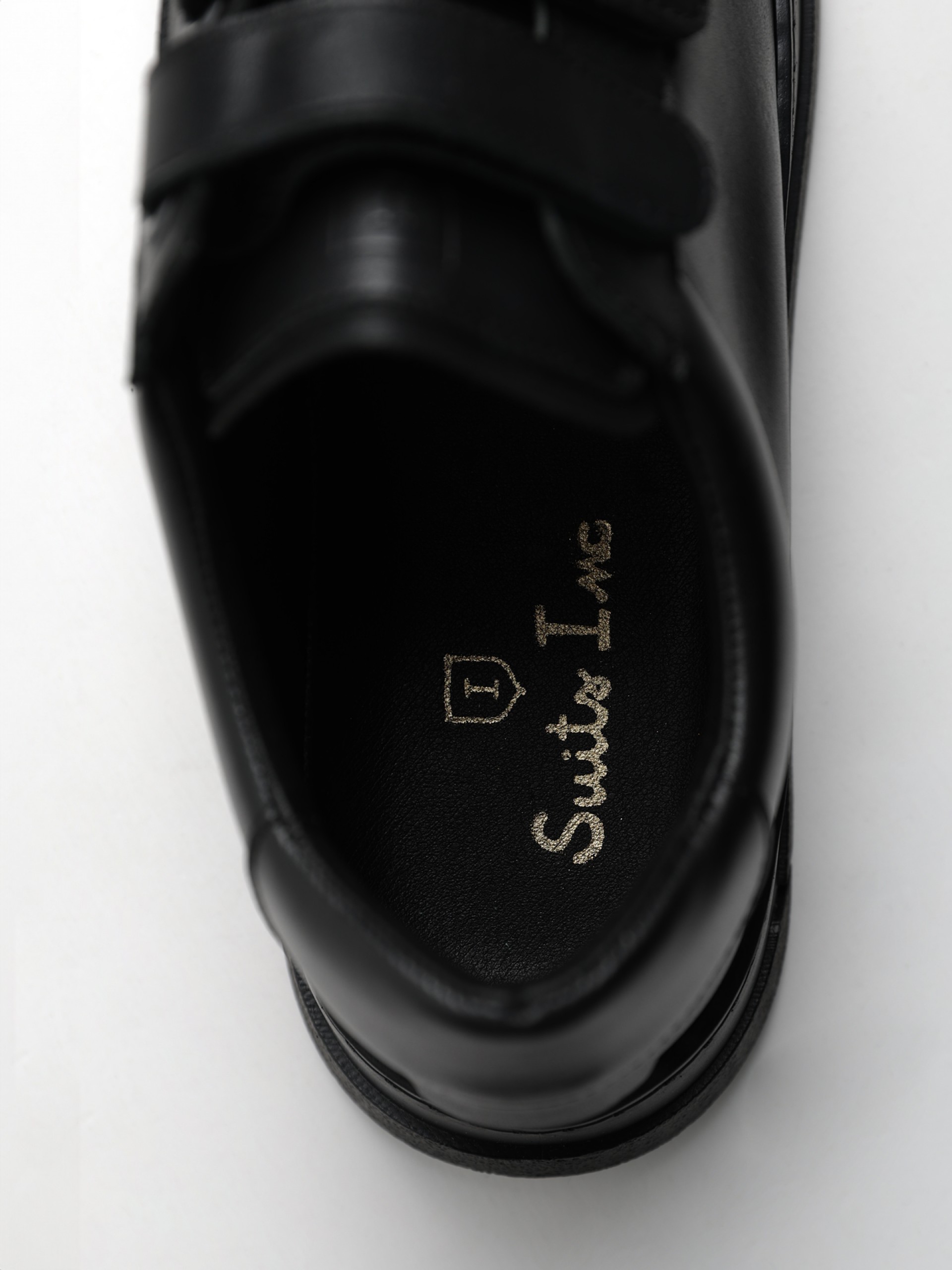 Sapatilha de pele polida com velcro