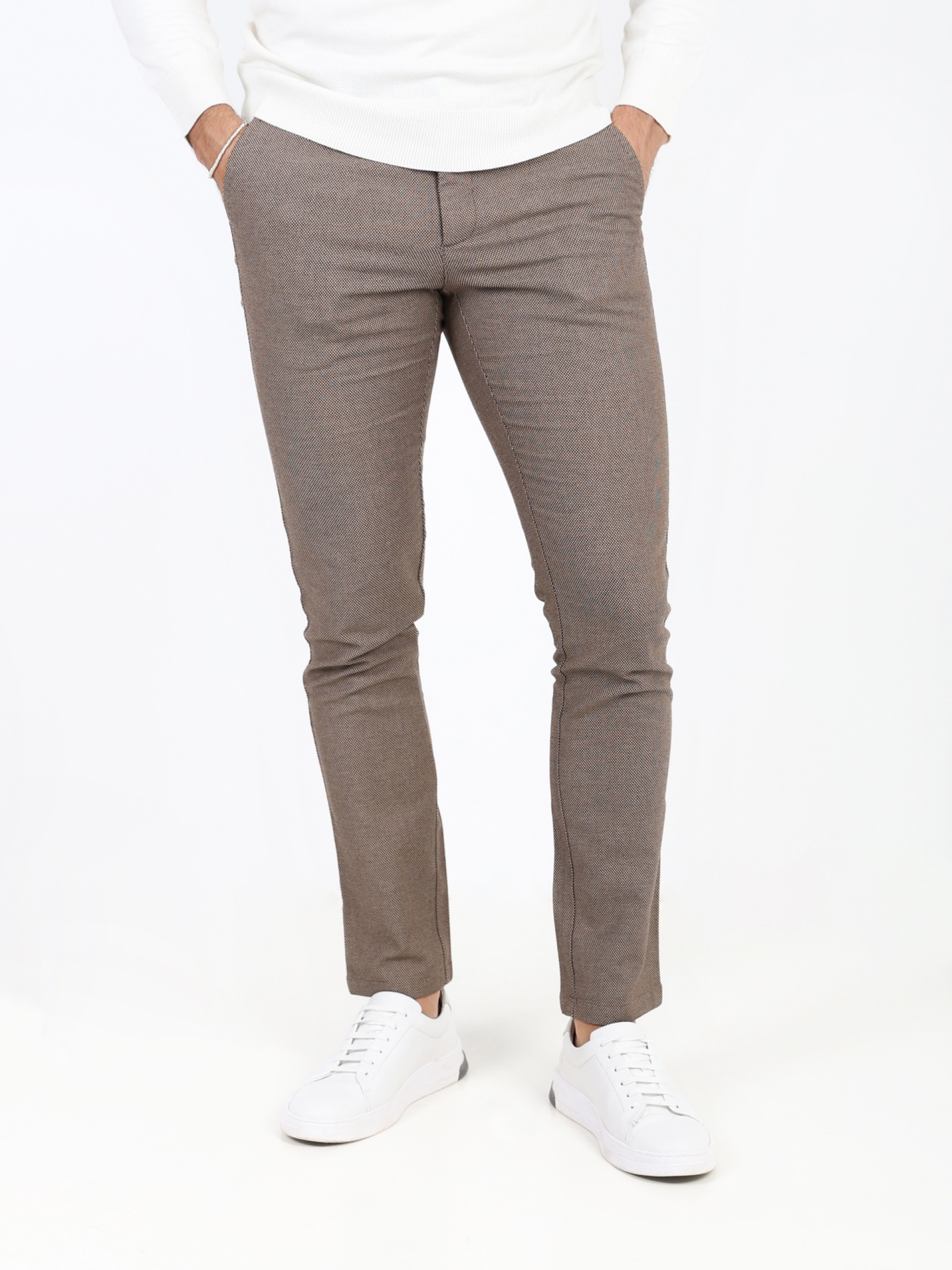 Pantalones chino con patrón