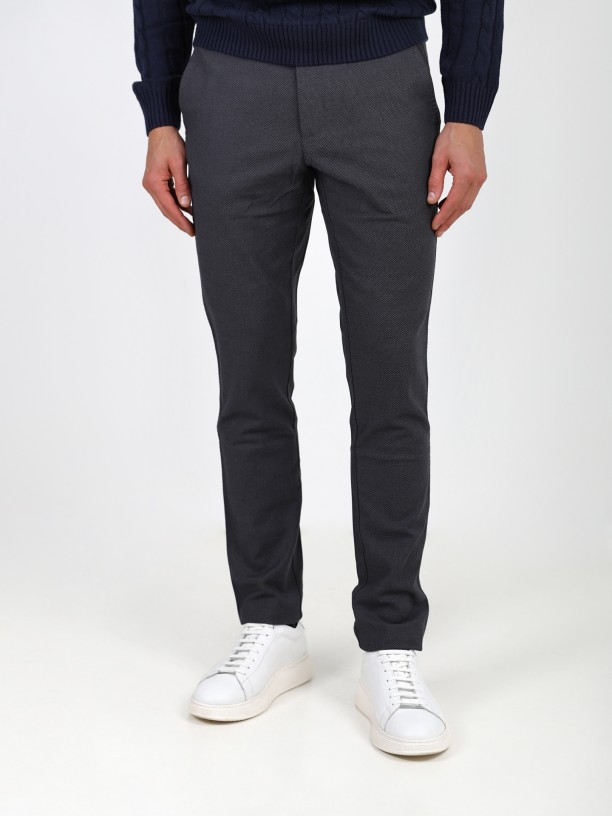 Pantalones chino con patrn