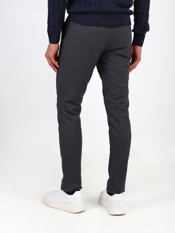 Pantalones chino con patrn