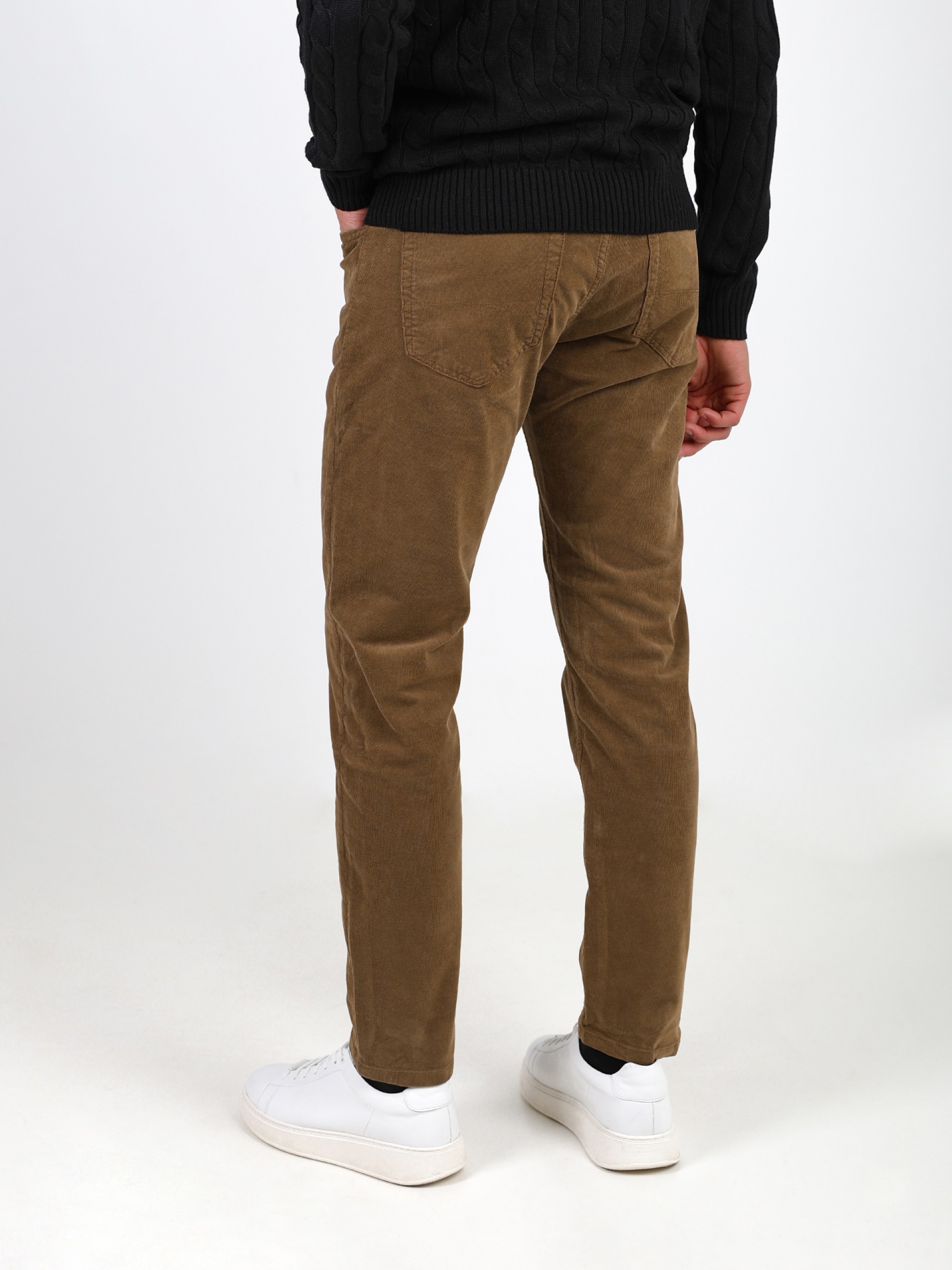 Slim-fit corduroy trousers
