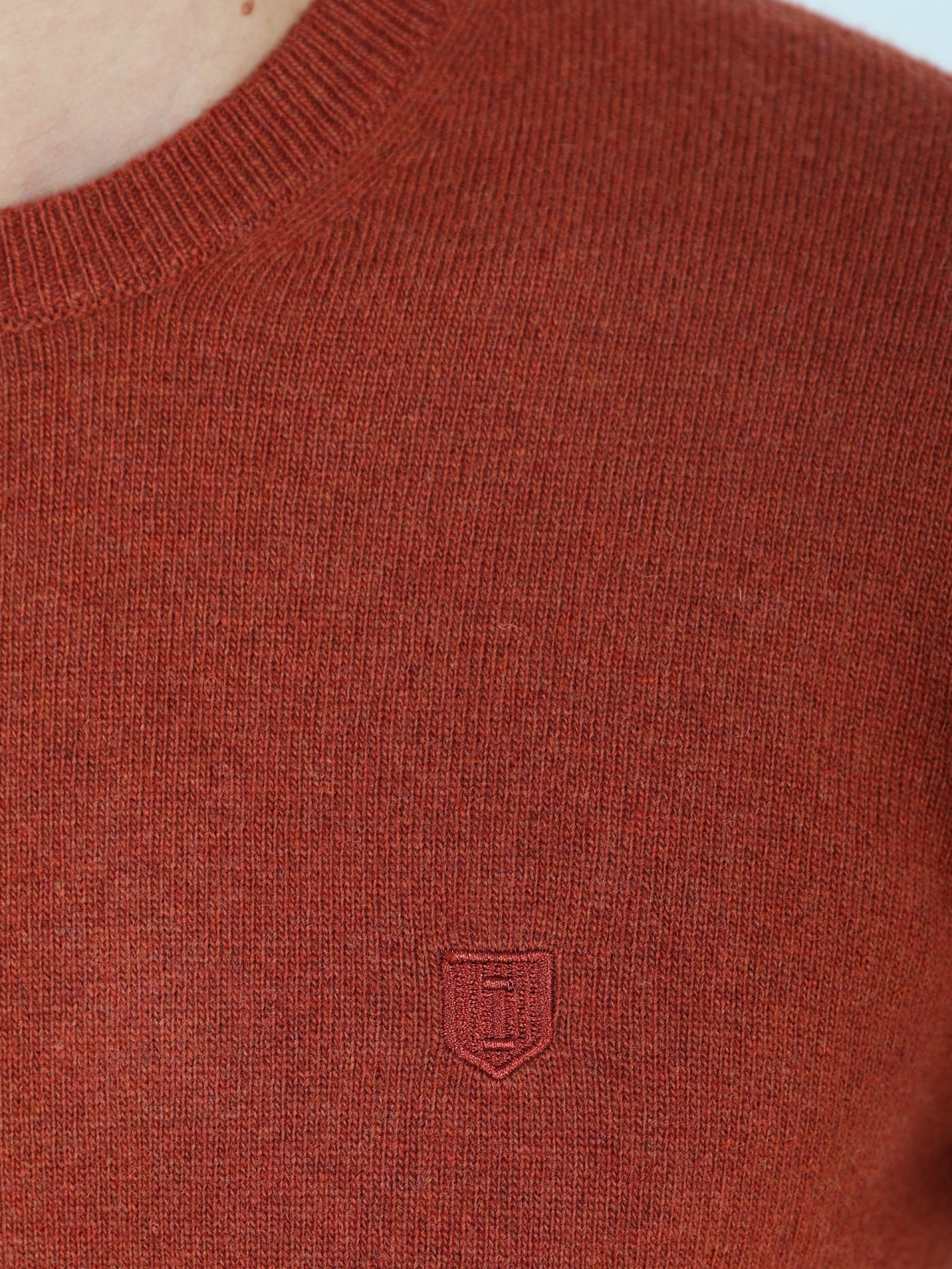 Cashmere crew neck knit