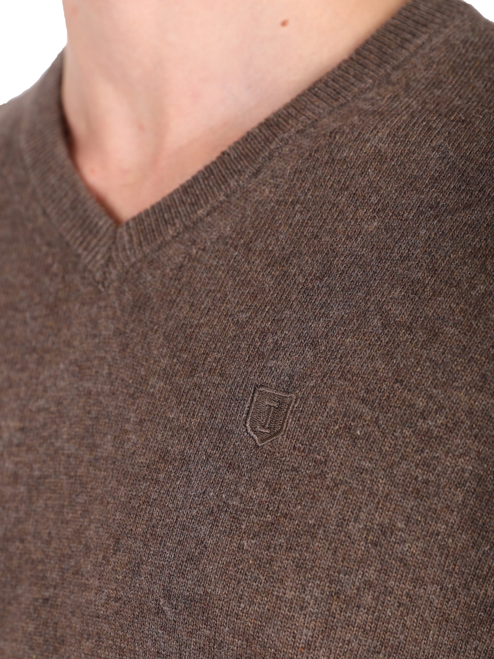 Cashmere sweater with V-neck