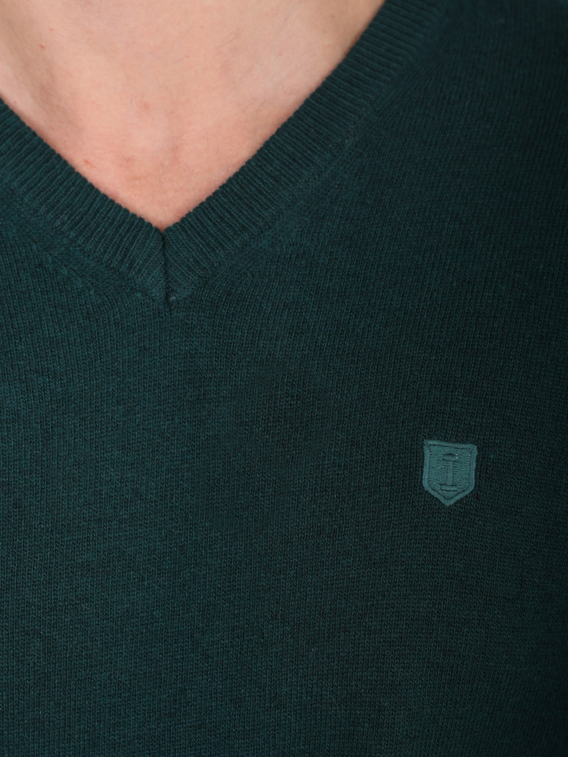 Jersey de cachemira con cuello en V