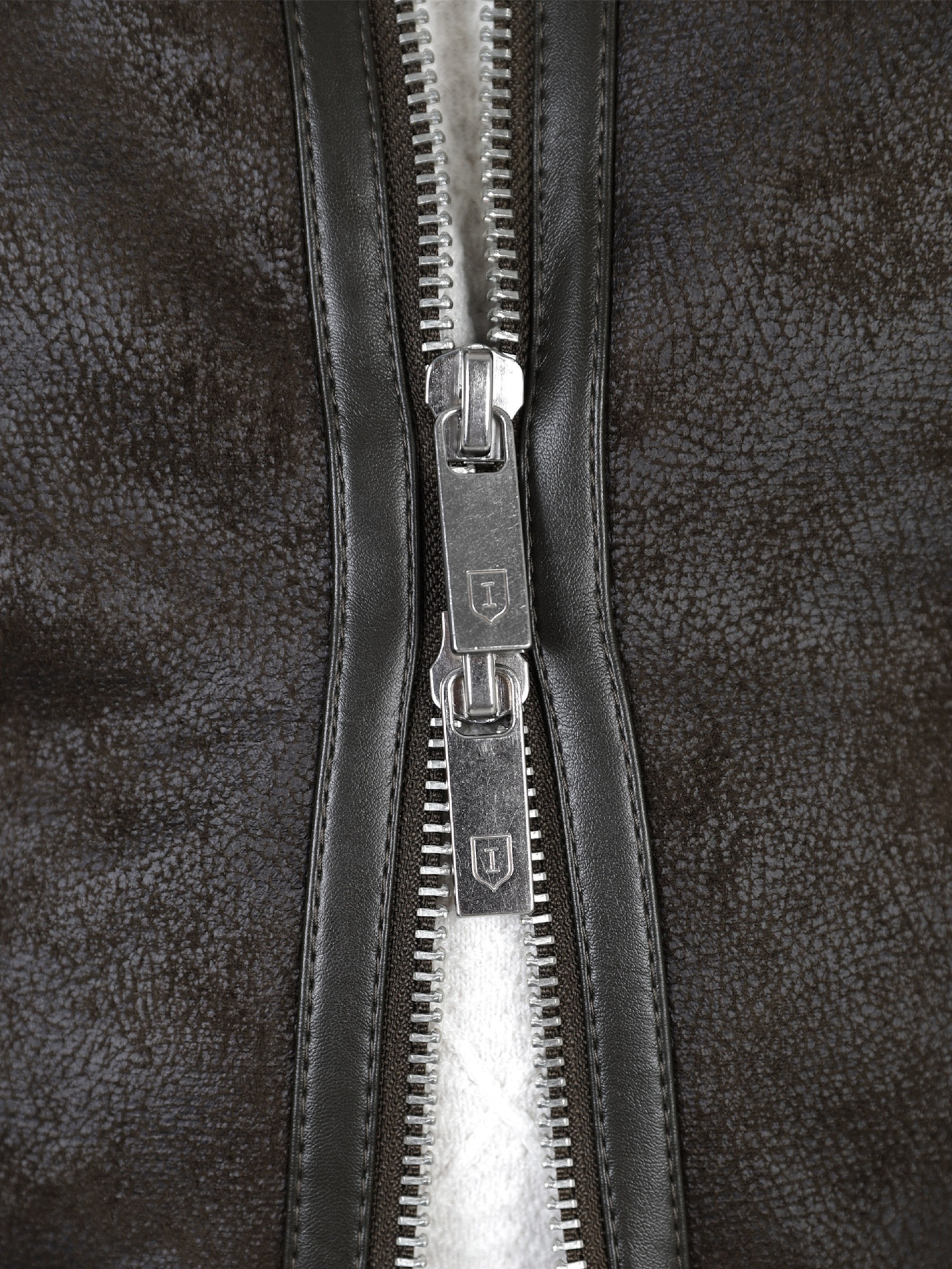 Blusão aviador com pormenores em pêlo