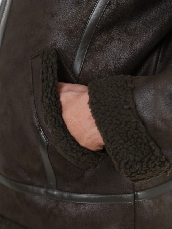 Blusão aviador com pormenores em pêlo Blusão aviador com pormenores em pêlo