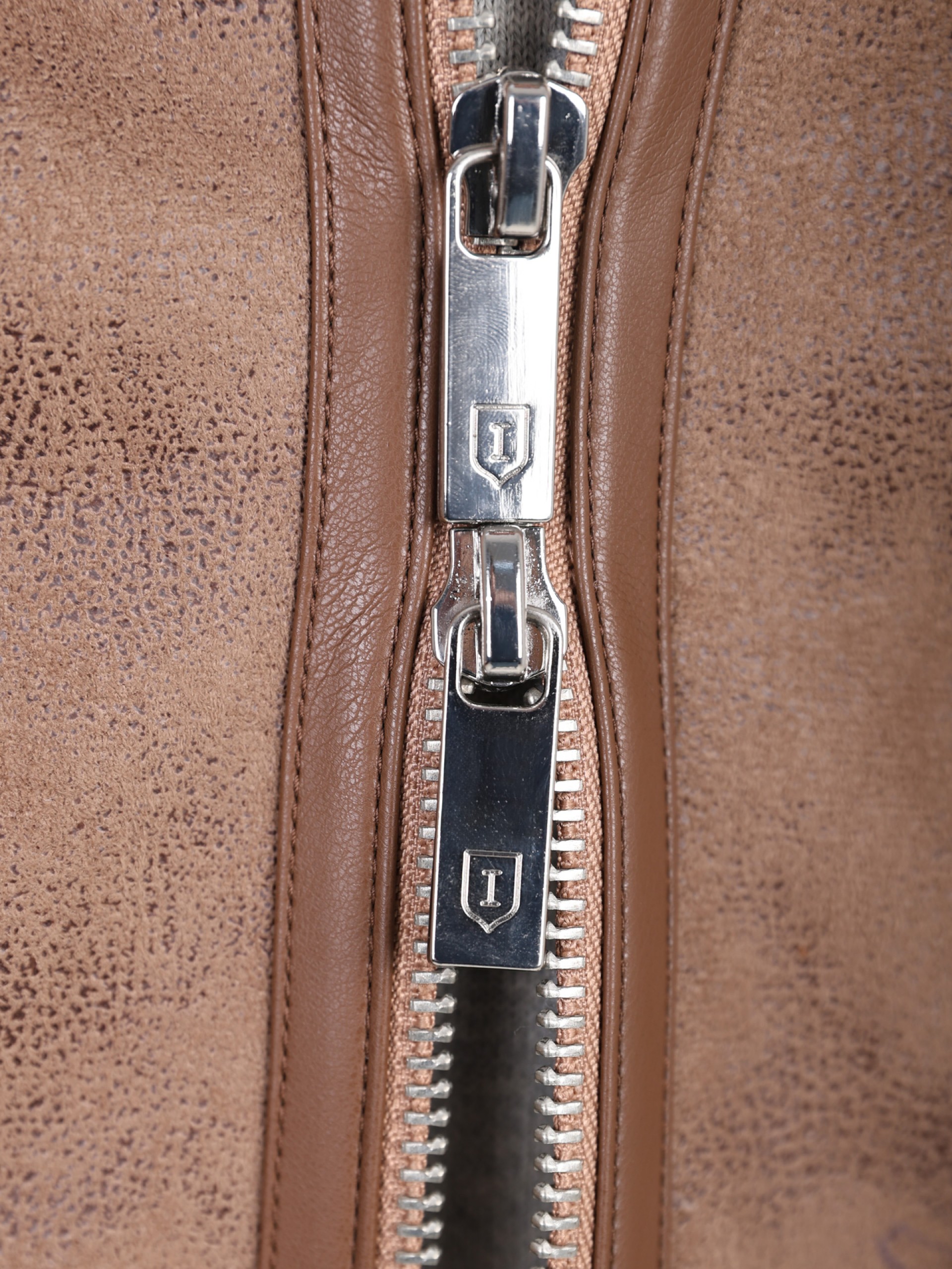 Blusão aviador com pormenores em pêlo