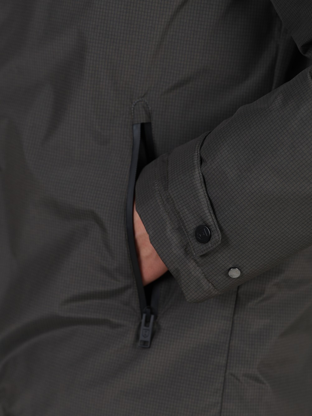 Blus�o t�cnico com capuz