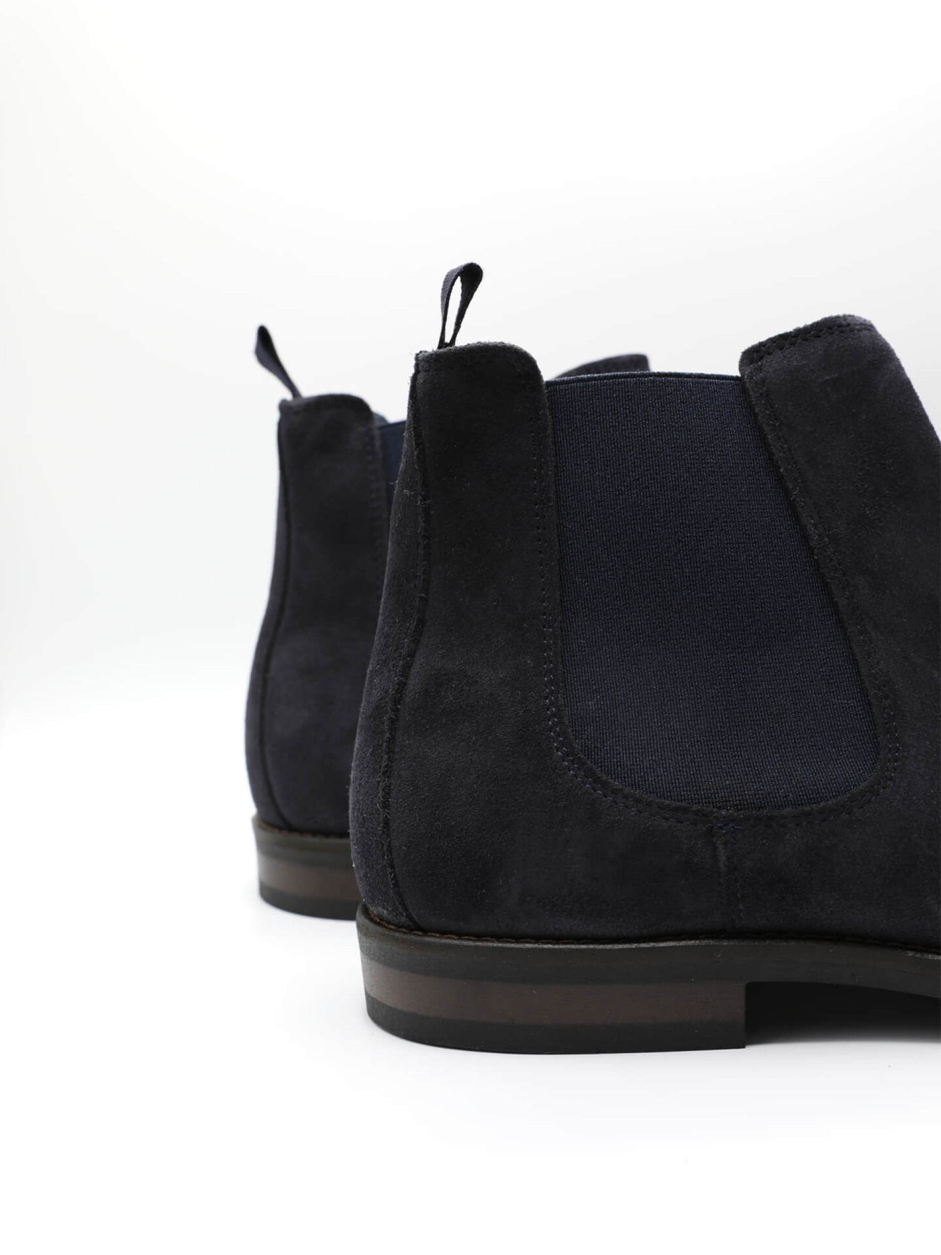 Botín elástico de piel serraje