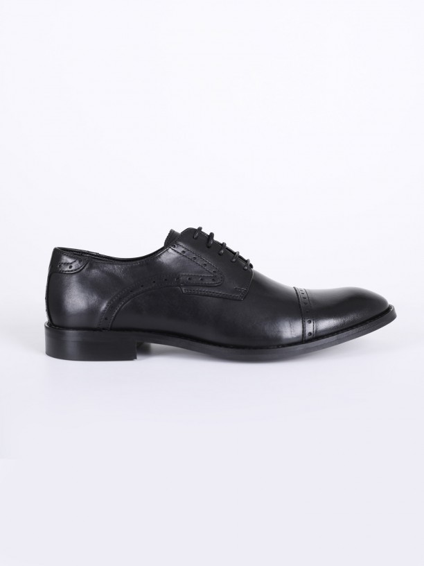 Elegant perforated leather shoe