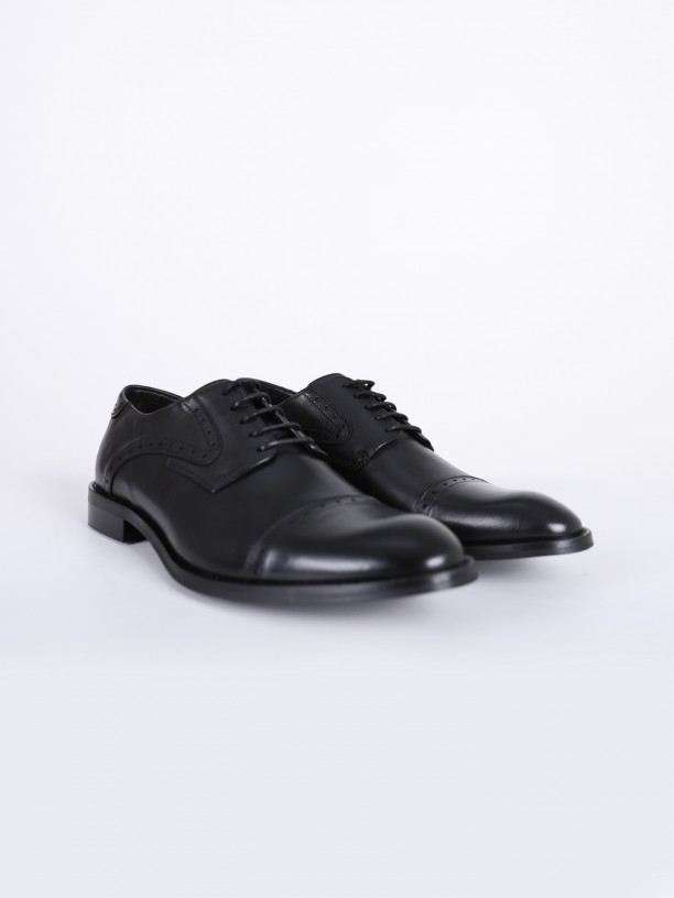 Elegant perforated leather shoe